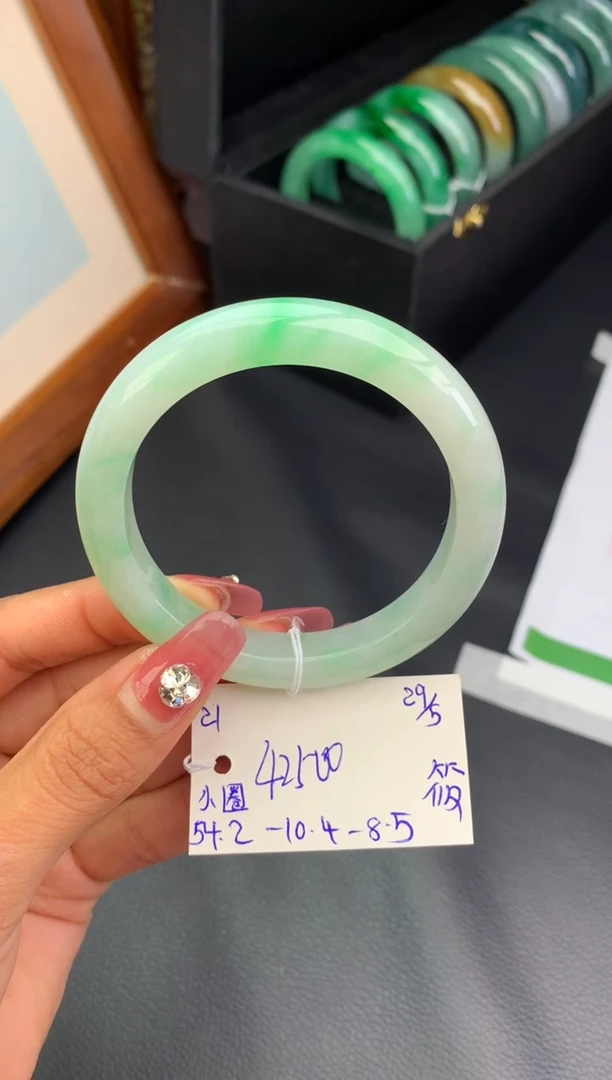 翡翠手镯未镶嵌玉手镯