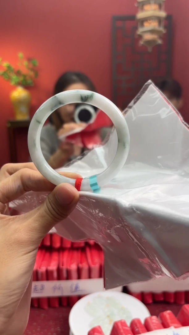 未镶嵌手镯（圆镯）翡翠翡翠手镯1