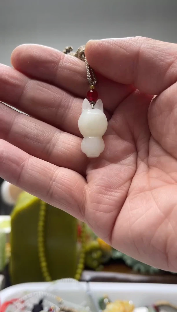 未镶嵌岫玉颈饰·