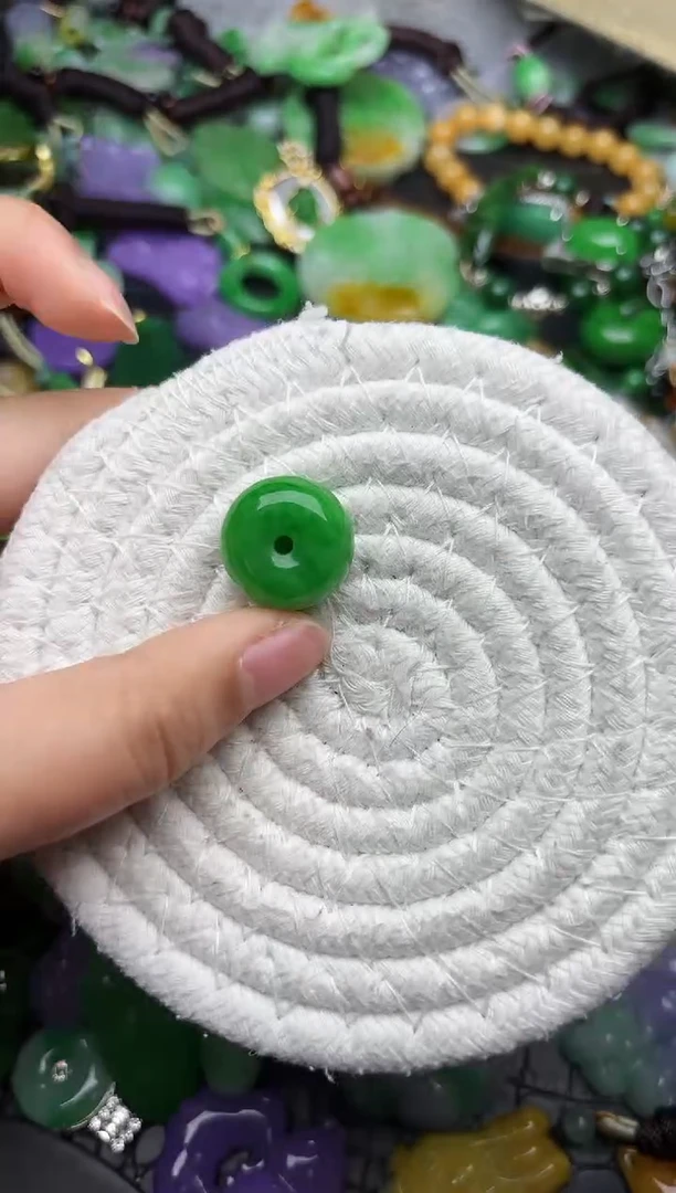 颈饰未镶嵌翡翠缅甸翡翠吊坠