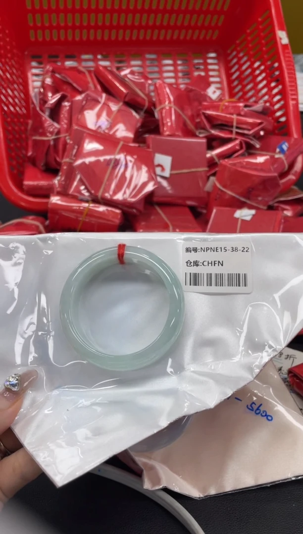 未镶嵌手镯翡翠N**2翡翠手镯