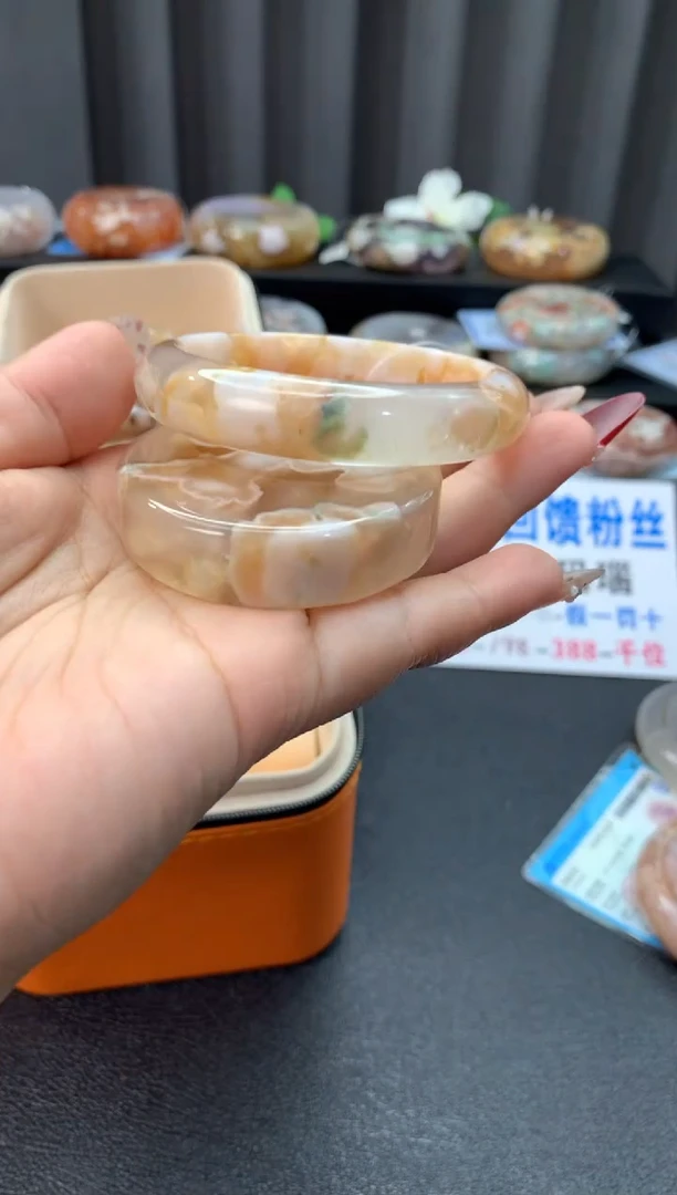 未镶嵌手镯石英质玉（53-54圈口）赠送镯心