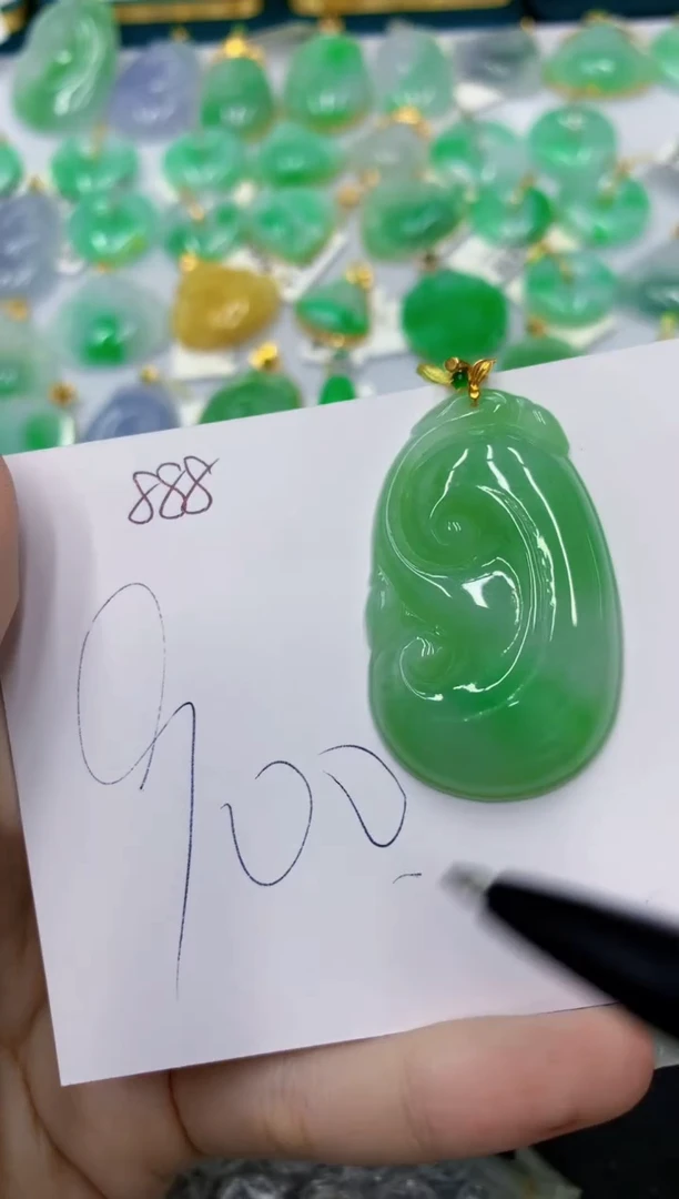 颈饰18K金镶嵌翡翠 翡翠
