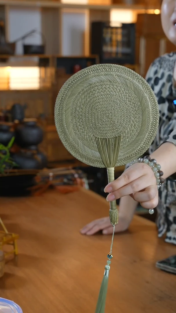 竹精品草编扇  草编扇