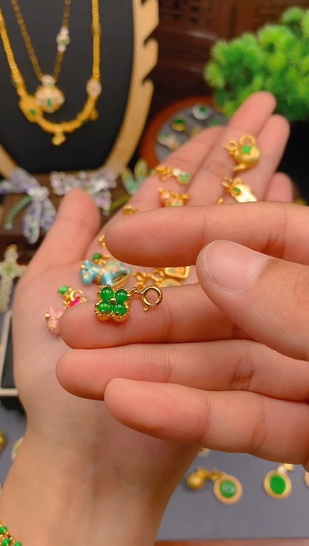 【闪购商品】翡翠吊坠(不含链)银S925镶嵌四叶草万能扣