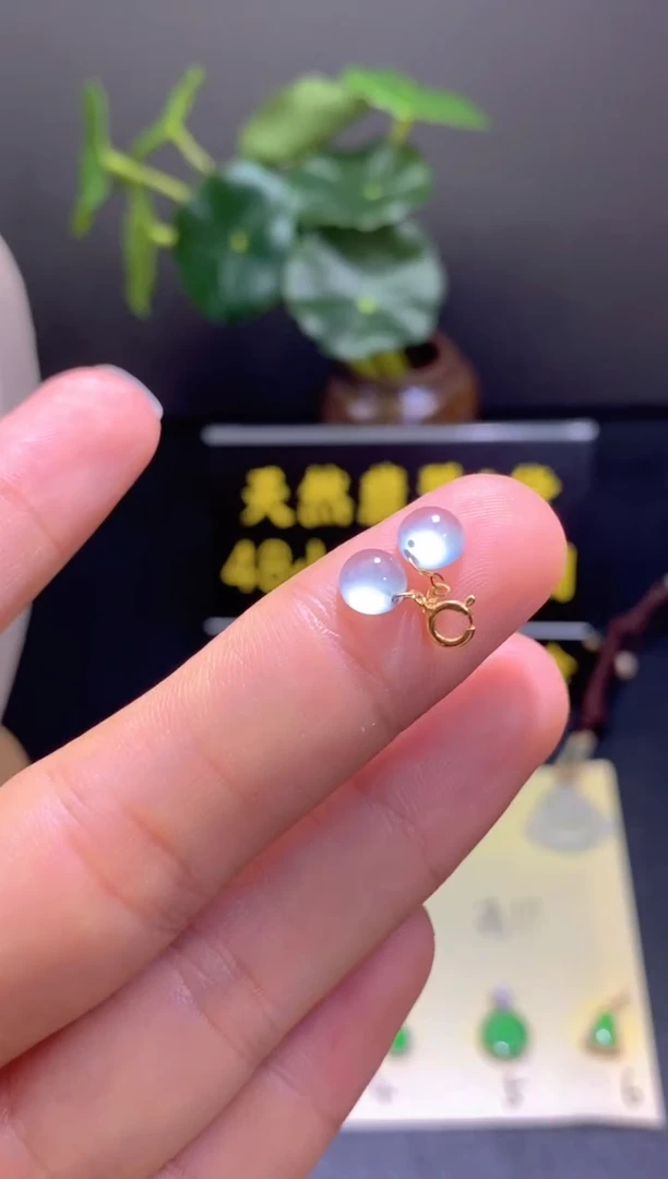 翡翠18K金镶嵌颈饰翡翠吊坠