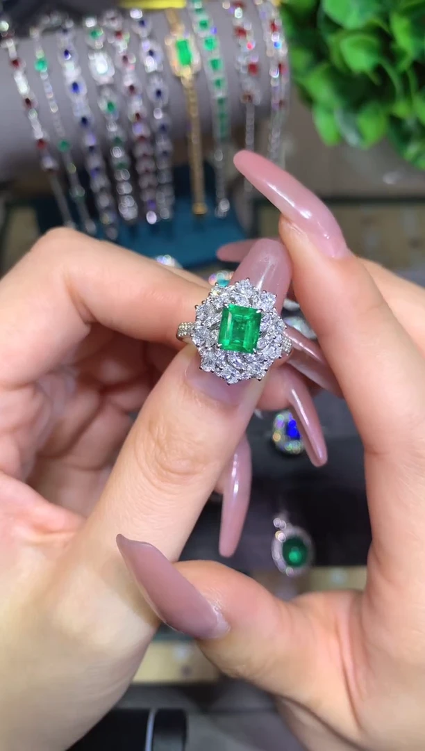 18K金镶嵌戒指祖母绿1.15CT