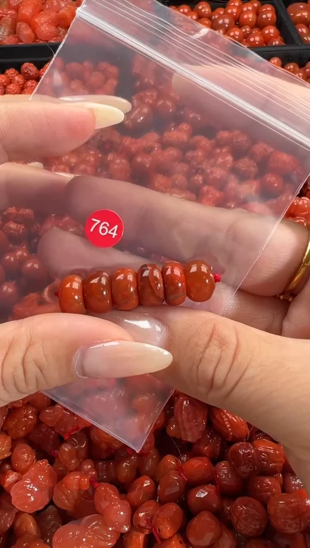 颈饰未镶嵌南红玛瑙1