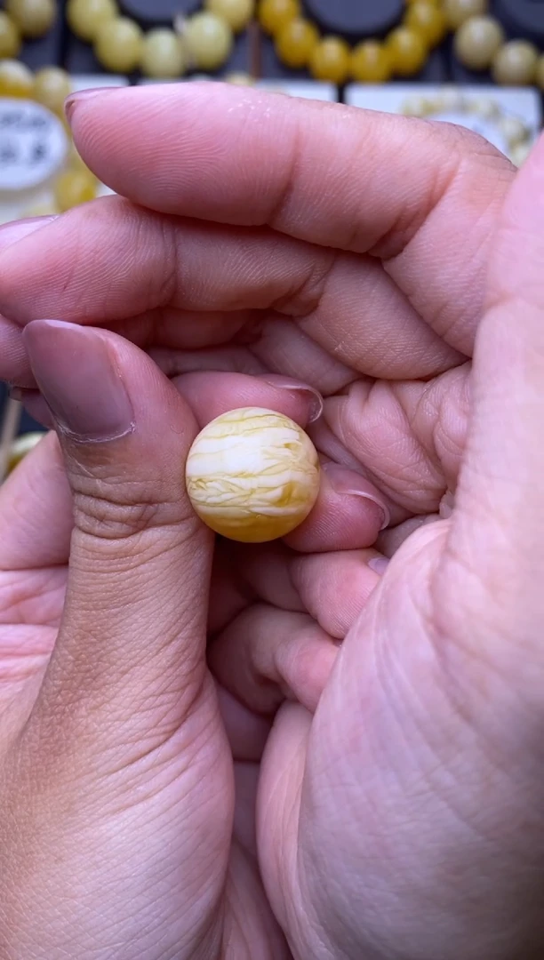 裸石琥珀未镶嵌断***悟大小姐珠宝103