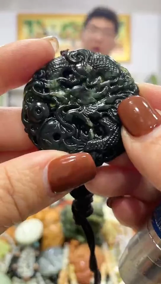 未镶嵌蛇纹石玉吊坠