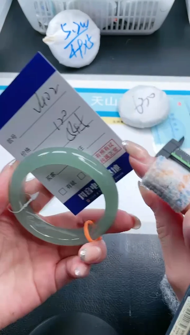 【闪购商品】石英质玉手镯未镶嵌17V402-54