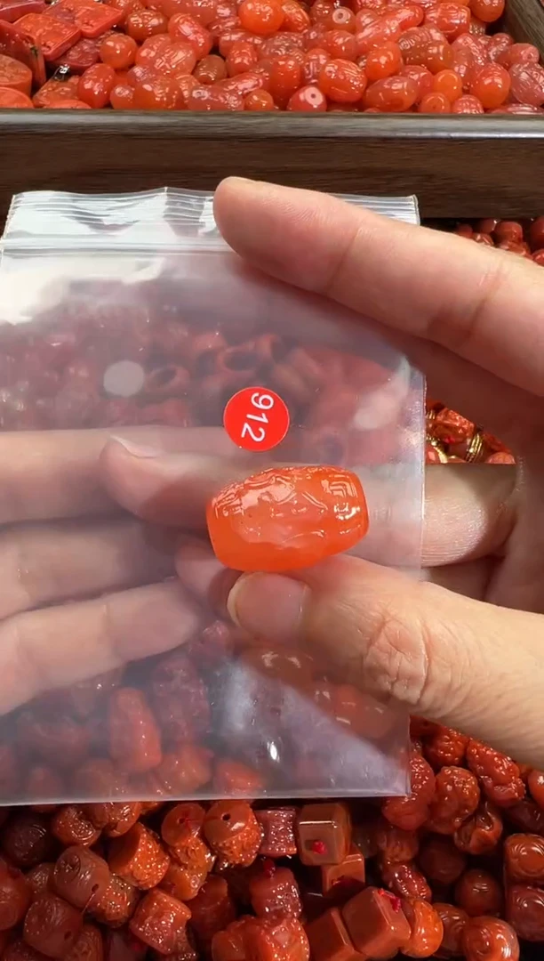 南红玛瑙未镶嵌颈饰1