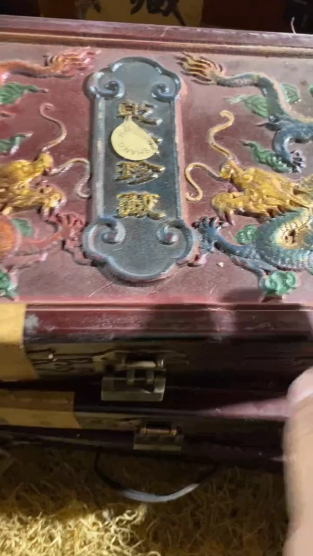 香榧木1个开封红色盘龙扁盒子