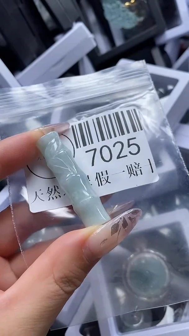 吊坠(不含链)未镶嵌翡翠7025