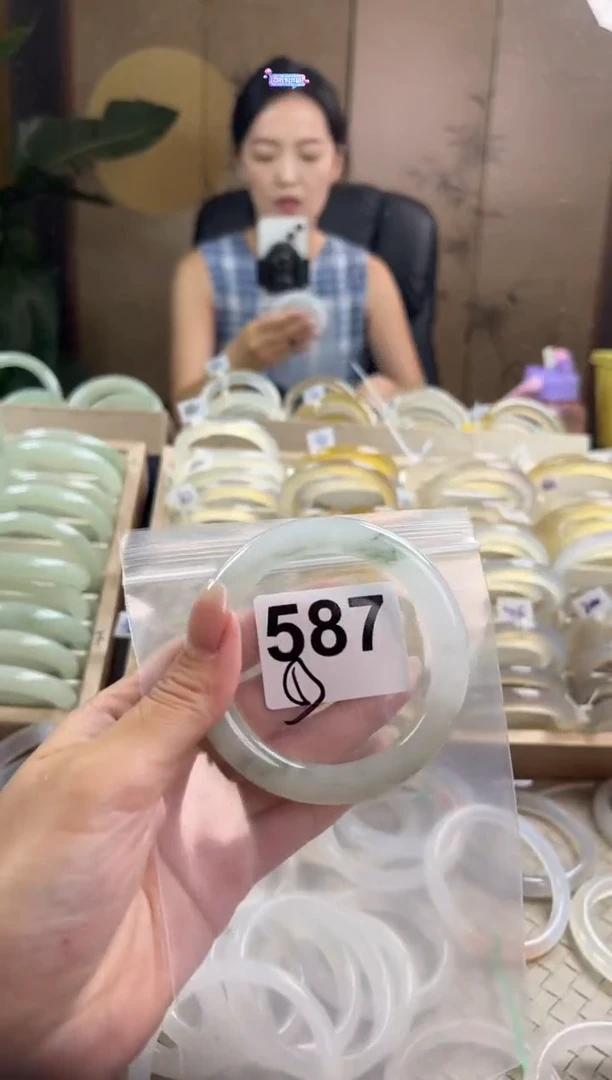 手镯玛瑙/玉髓未镶嵌天山翠默认微抠587