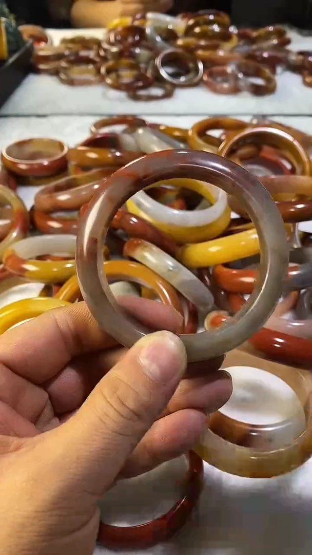 未镶嵌石英质玉（黄龙玉）手镯黄龙玉手镯60圈口