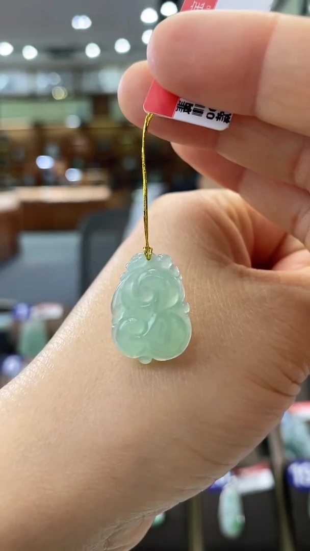 【闪购商品】翡翠颈饰未镶嵌如意