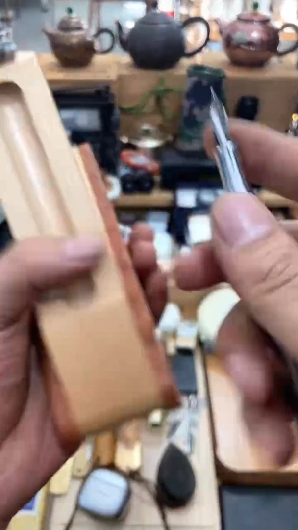 瓷片闪购商品   如图所示