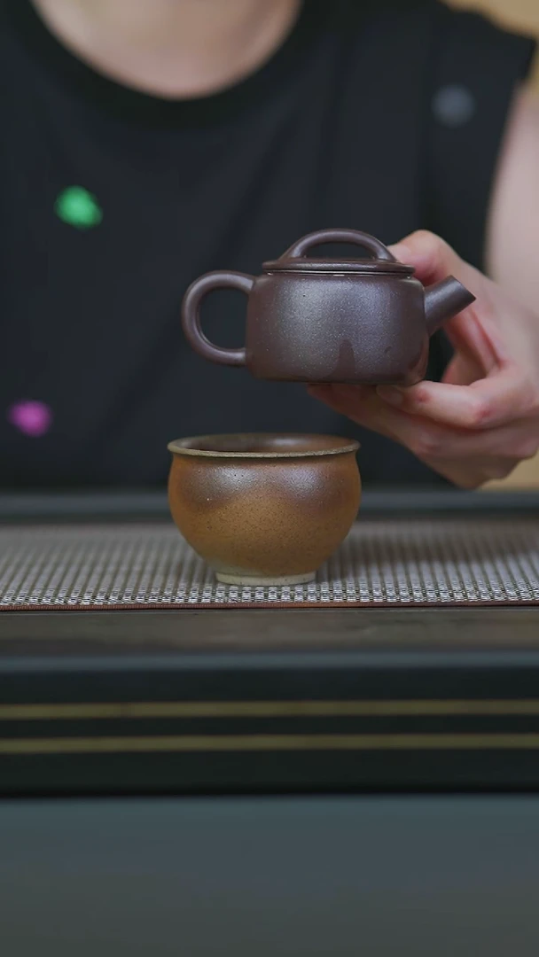 茶壶紫砂半手茄皮紫泥柴烧一号汉瓦140cc+本绿柴烧圆融杯
