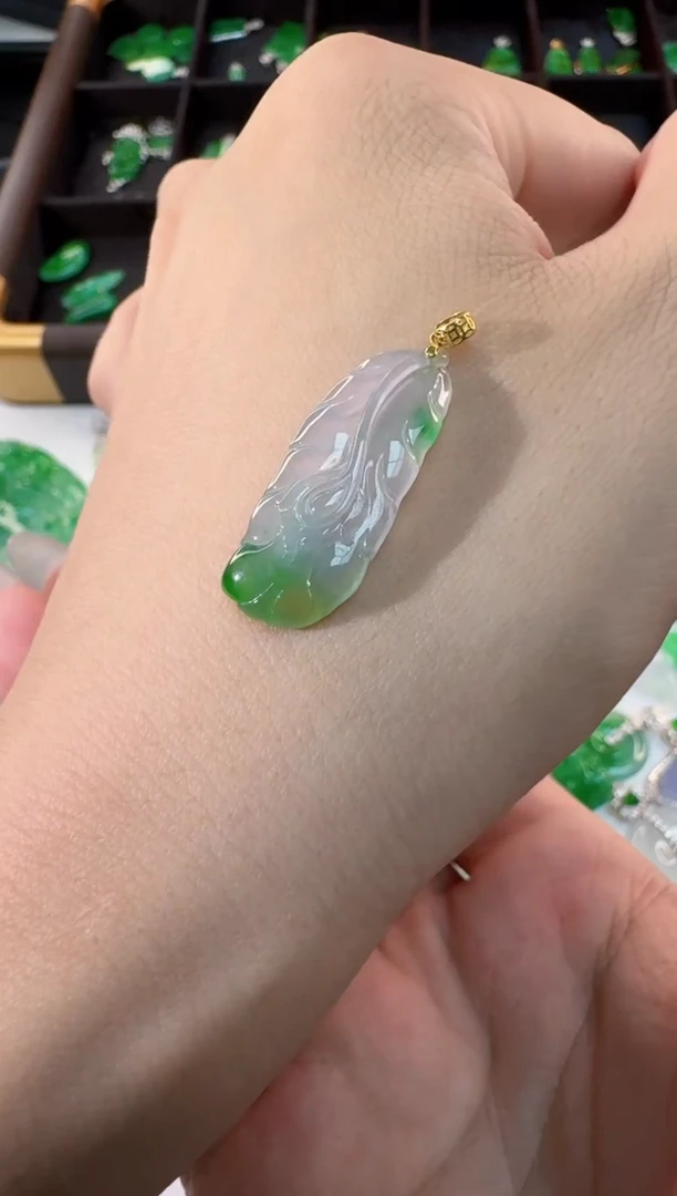 颈饰18K金镶嵌翡翠缅甸A货翡翠