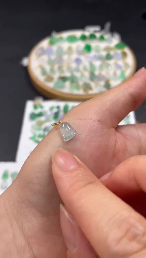 吊坠(不含链)18K金镶嵌翡翠一个JK310