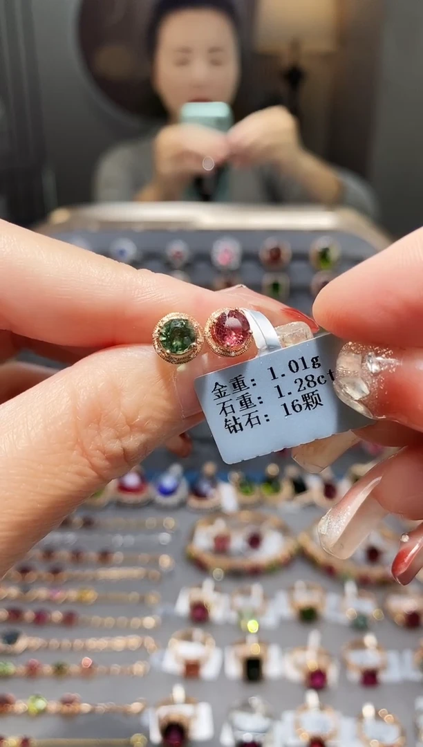 18K金镶嵌耳饰碧玺1.28配钻