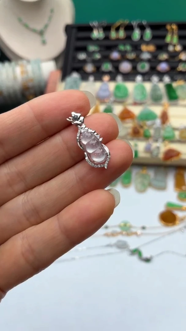 颈饰18K金镶嵌翡翠天然翡翠A货