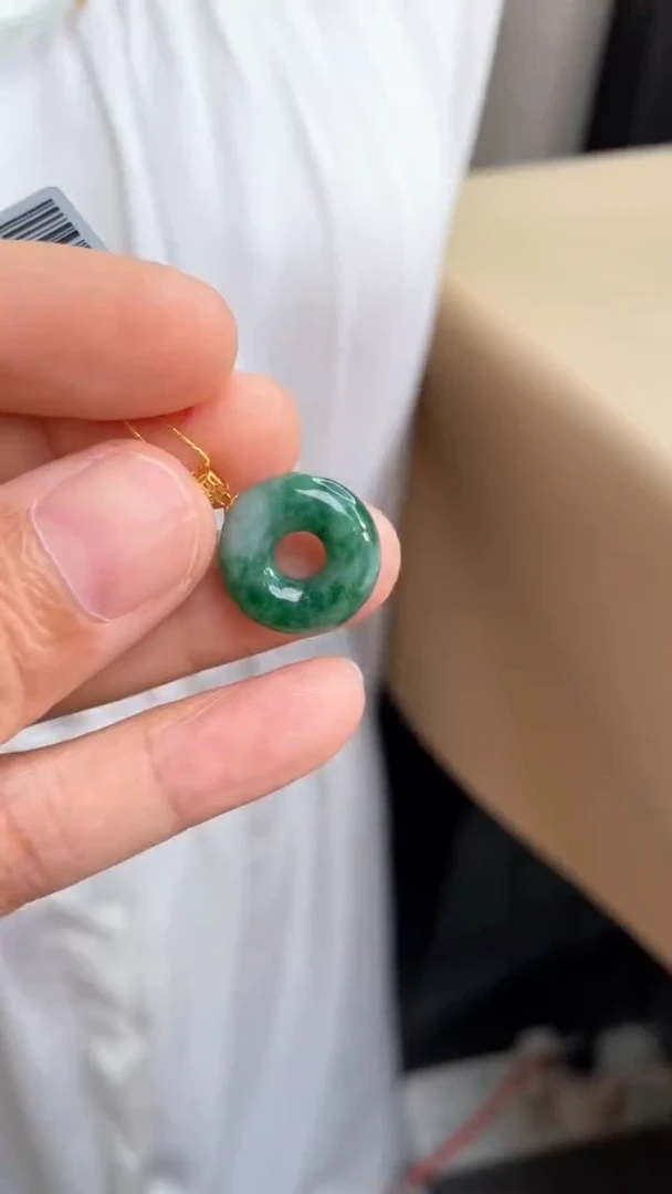翡翠未镶嵌颈饰甜甜圈