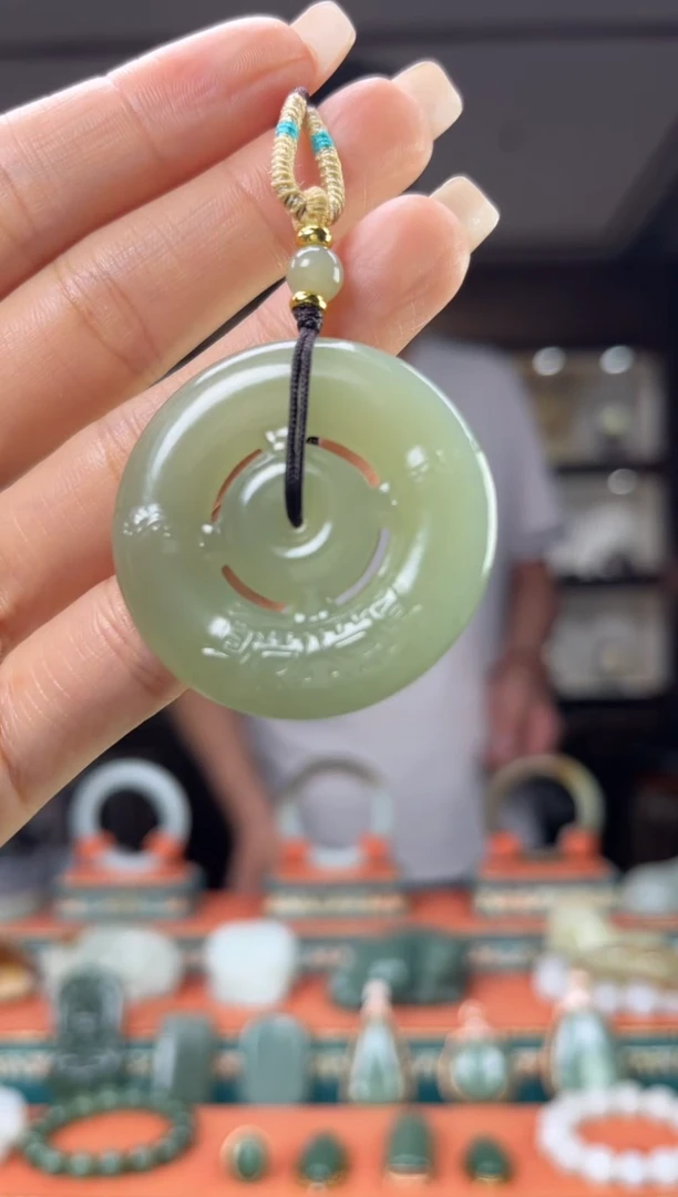 和田玉未镶嵌颈饰佩佩