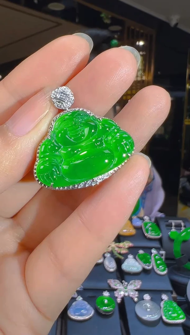 翡翠18K金镶嵌吊坠(赠链)028（多样性发其一）