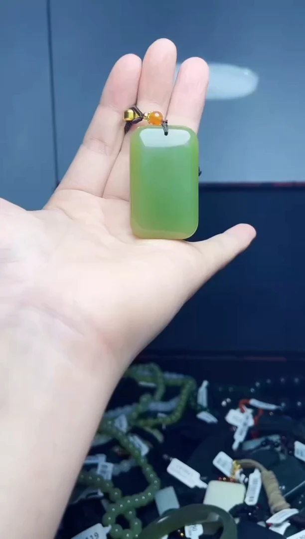颈饰未镶嵌和田玉1