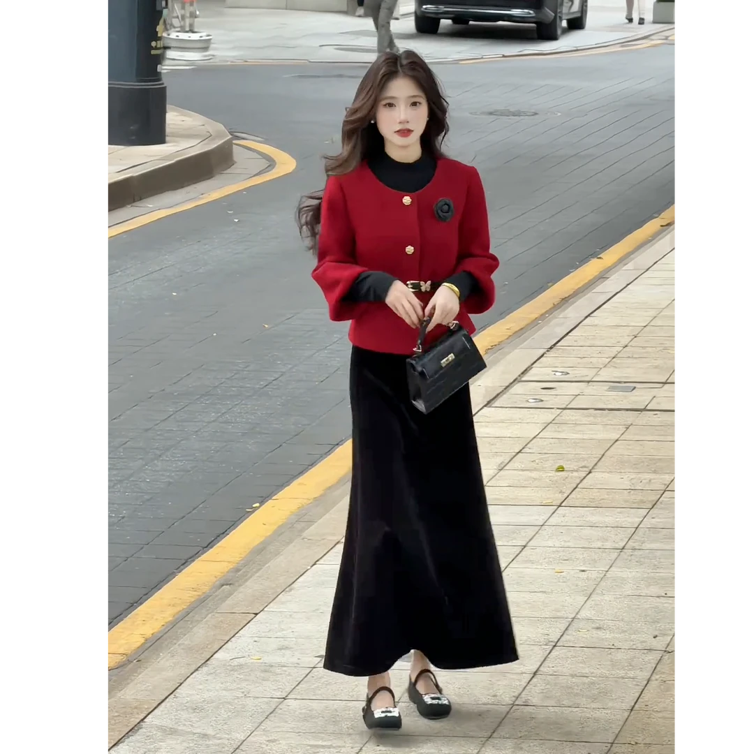 秋冬超火一整套女装2025新款小香风显白外套打底衫半身裙三件套潮