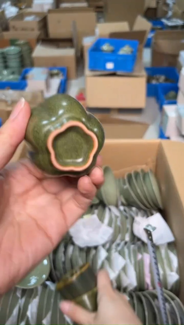 陶瓷茶叶末釉五瓣花口杯