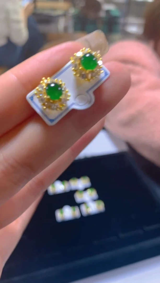 未镶嵌翡翠耳饰多样性发一