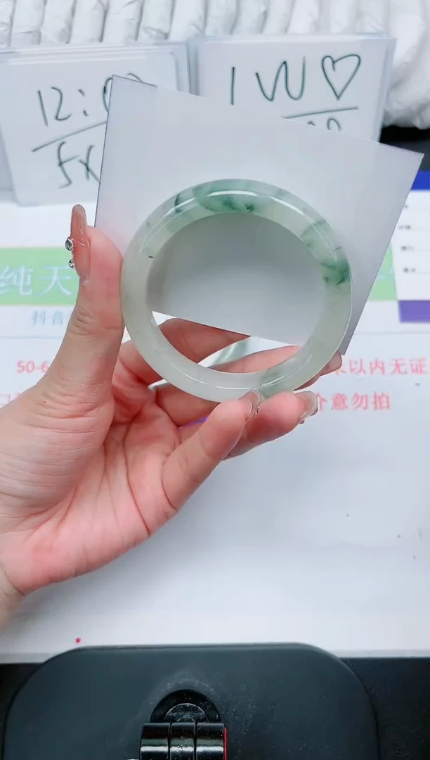 【闪购商品】石英质玉手镯未镶嵌250