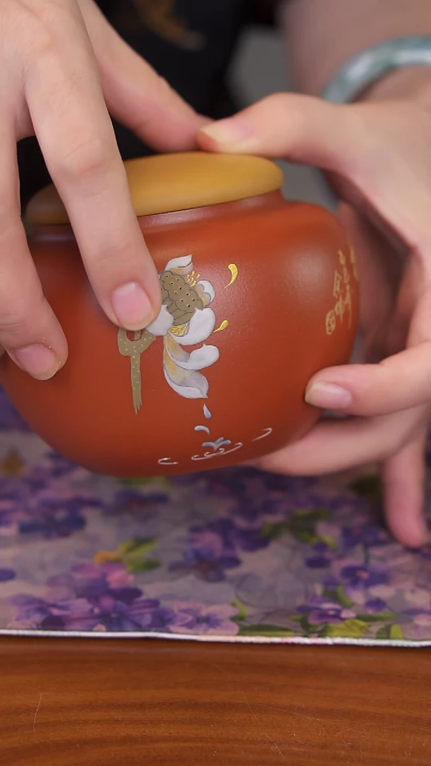 茶壶紫砂荷韵茶叶罐