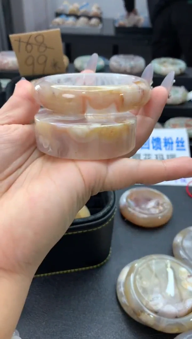 未镶嵌手镯石英质玉（58-59圈口）赠送镯心 无证书