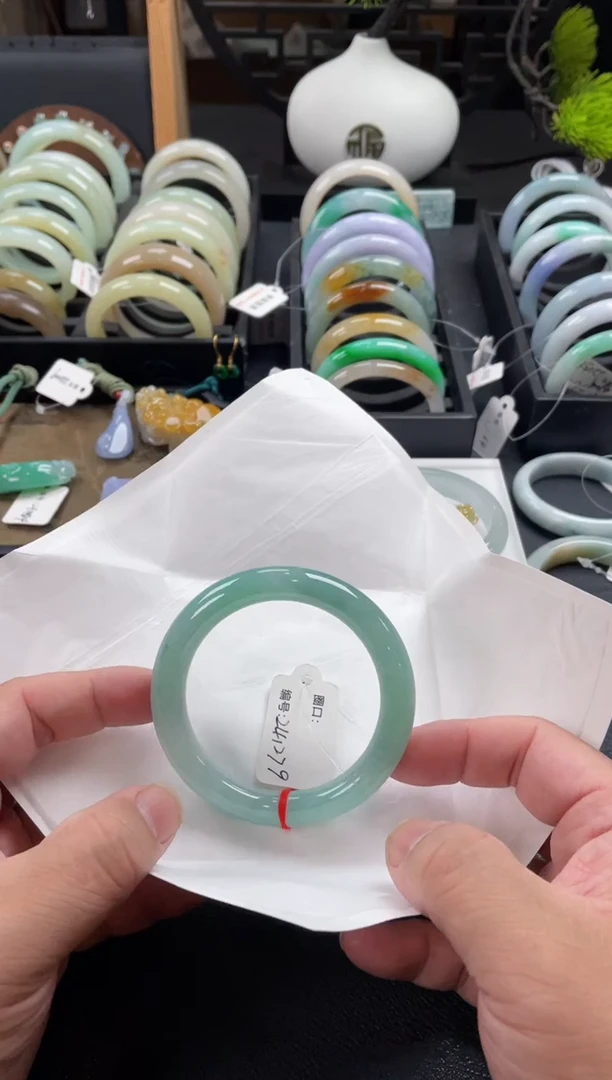 【闪购商品】翡翠手镯未镶嵌57圆条