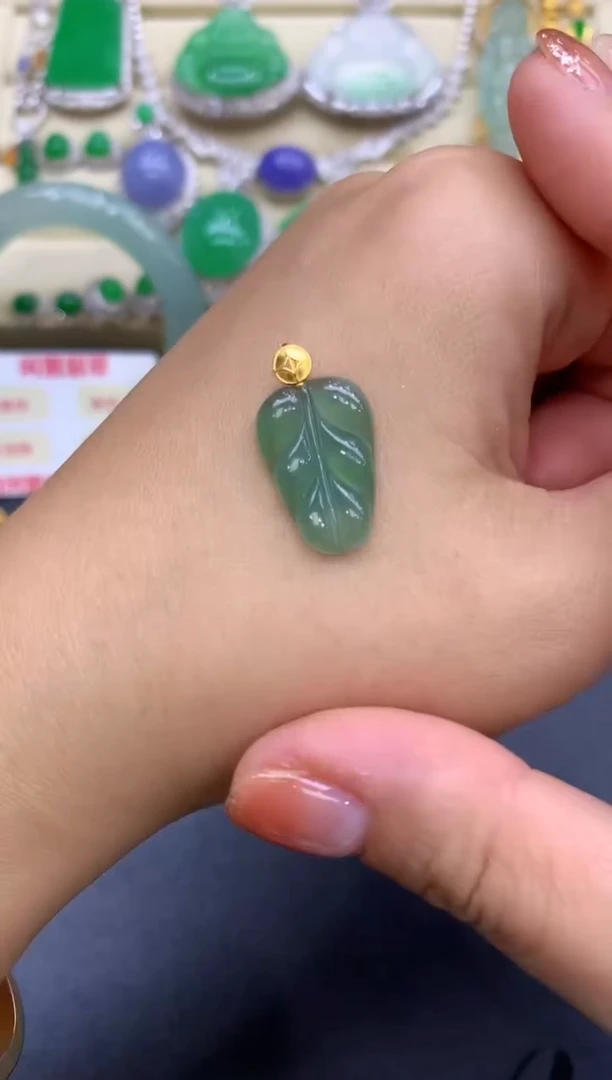 颈饰18K金镶嵌翡翠67-中国好珍宝