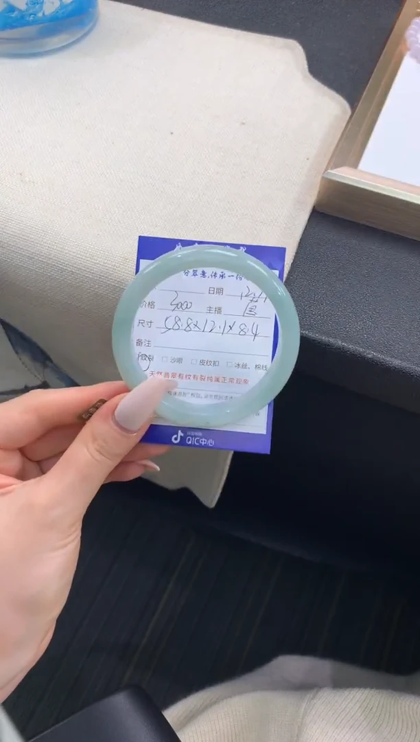 未镶嵌手镯翡翠退货需手镯吊牌标签完好