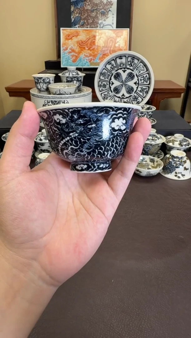 二号釉云墨麒麟压手杯