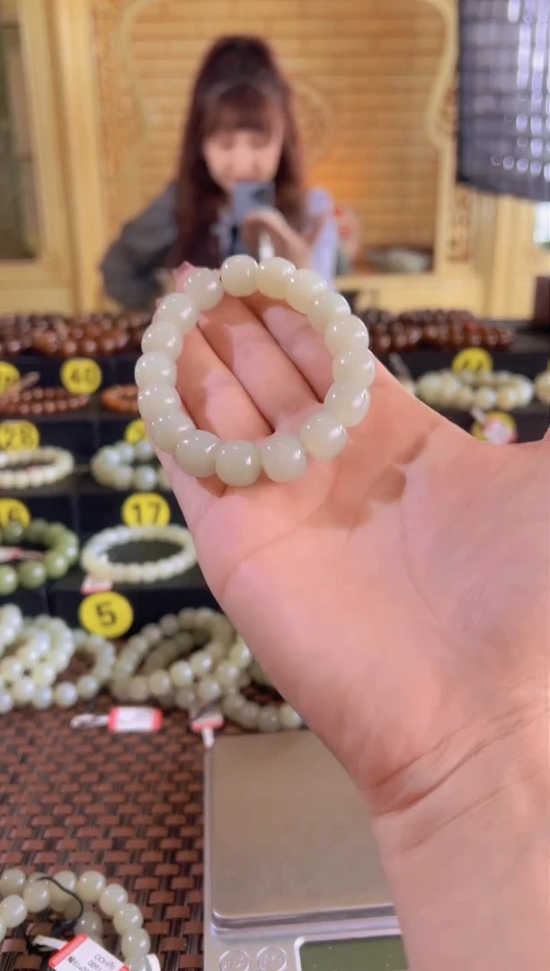 【闪购商品】和田玉手串未镶嵌且末料青白玉老型珠卡11*12手串