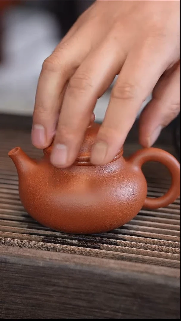 茶壶紫砂容天 红清水 半手工 200cc