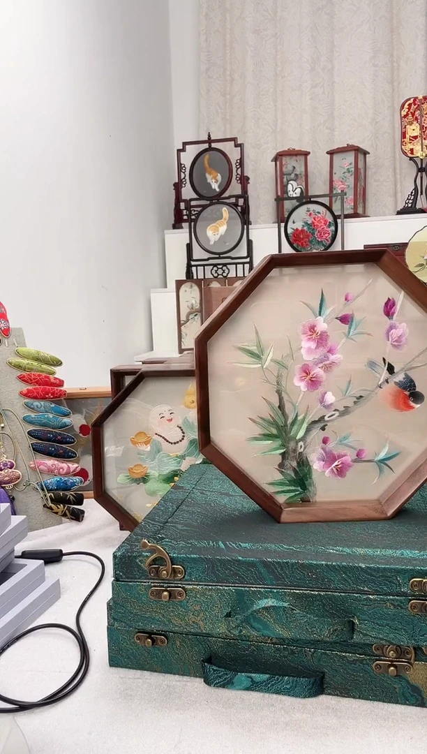 扇子苏绣作品手工摆台