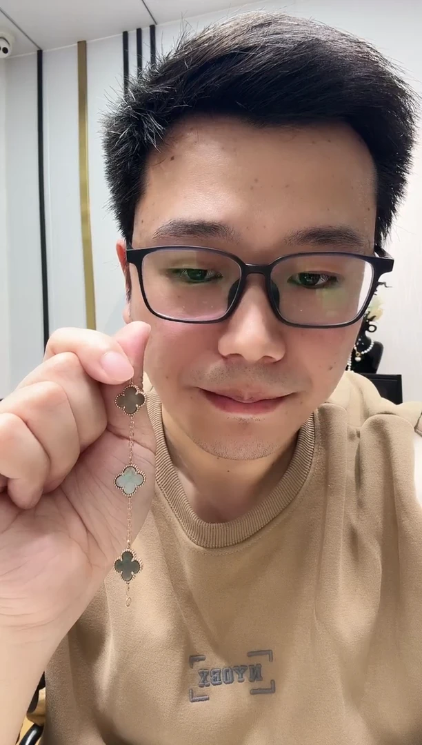 18K金镶嵌贝壳（贝母）手链欣*灰色k玫，五花手链