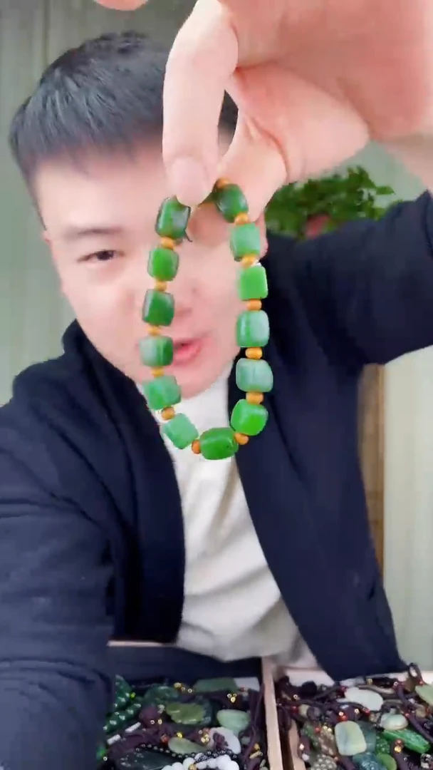 未镶嵌和田玉挂件拍一发一，多样性发货