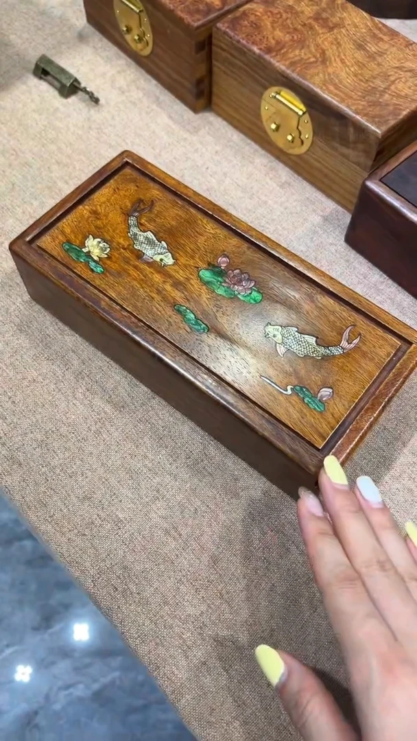木连年有余螺钿机关盒