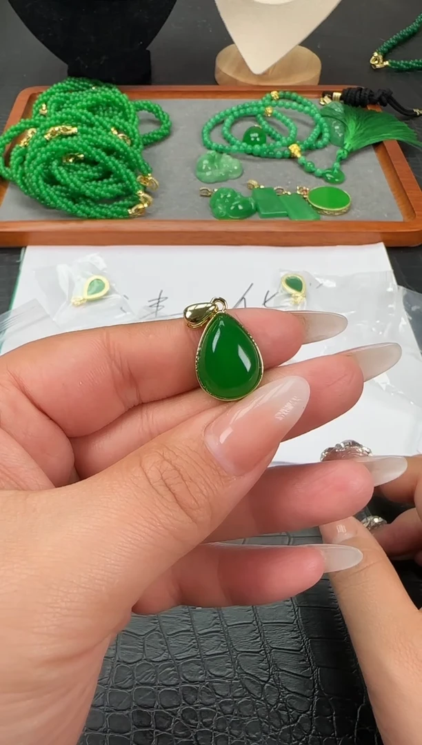 未镶嵌翡翠耳饰水滴包边吊坠