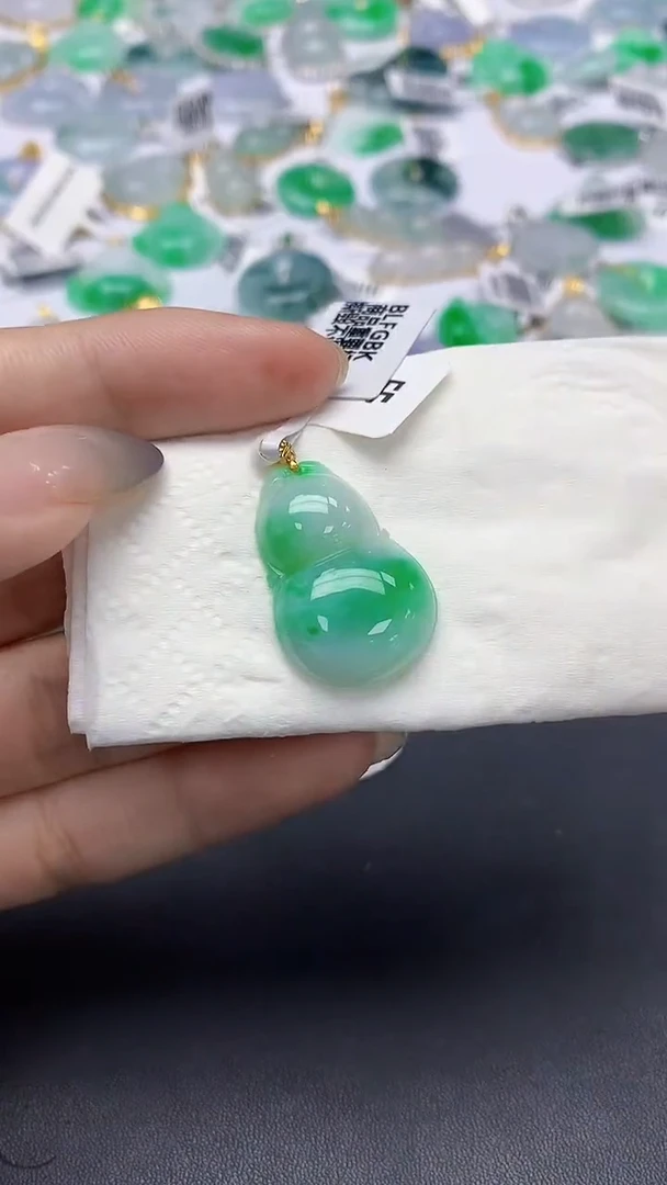 翡翠18K金镶嵌颈饰天然缅甸a货翡翠