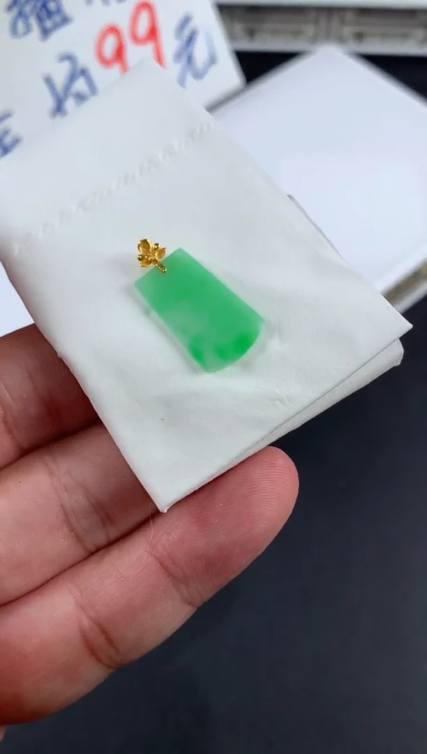 颈饰18K金镶嵌翡翠翡翠